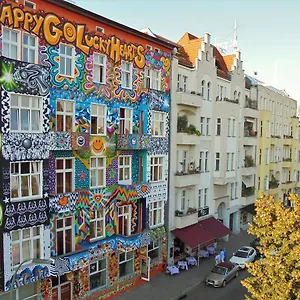 Hostal Happy Go Lucky +